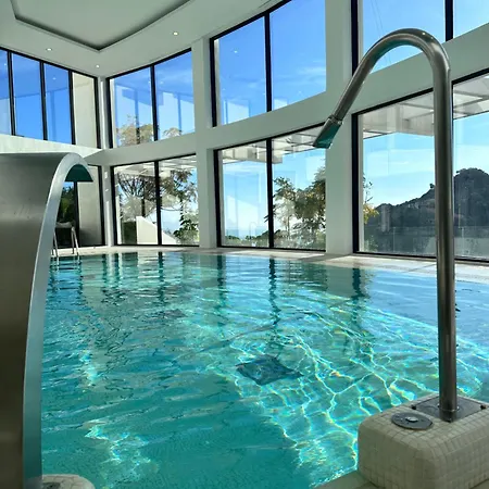 Palo Alto, Marbella, * Ojén
