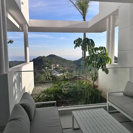 Palo Alto, Marbella, *
